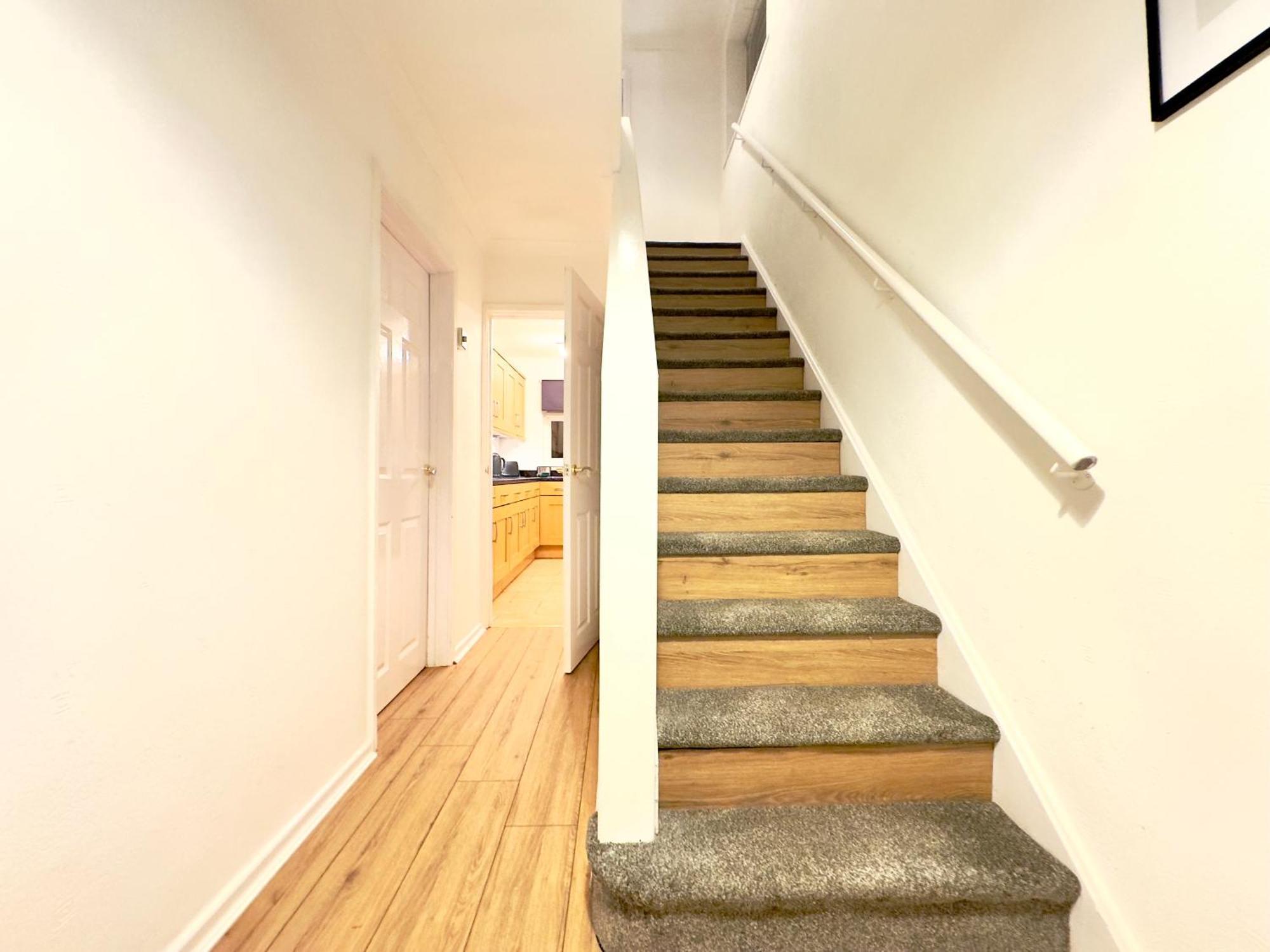 Rnm - Business Professionals Ready, Cost Effective For Large Stays! 3 Bedroom Lounge, Private Access & Entire Place, Kitchen & Washroom With Amenities, Smart Tv, Easy Access, Fast Wifi, Large Driveway, Great Transport Links, Near Worcester Hospital A Eksteriør billede