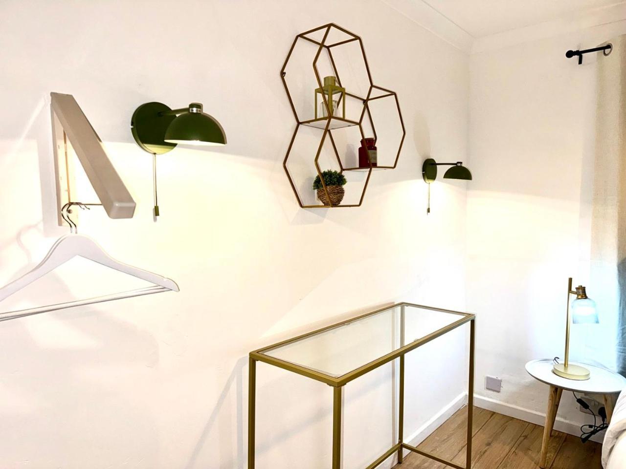 Rnm - Business Professionals Ready, Cost Effective For Large Stays! 3 Bedroom Lounge, Private Access & Entire Place, Kitchen & Washroom With Amenities, Smart Tv, Easy Access, Fast Wifi, Large Driveway, Great Transport Links, Near Worcester Hospital A Eksteriør billede
